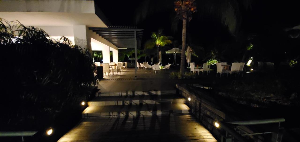 Special Offer Prime Seafront Apartment In Latitude, Black River 100 Mbps Fast Internet Connection Rivière Noire Eksteriør bilde