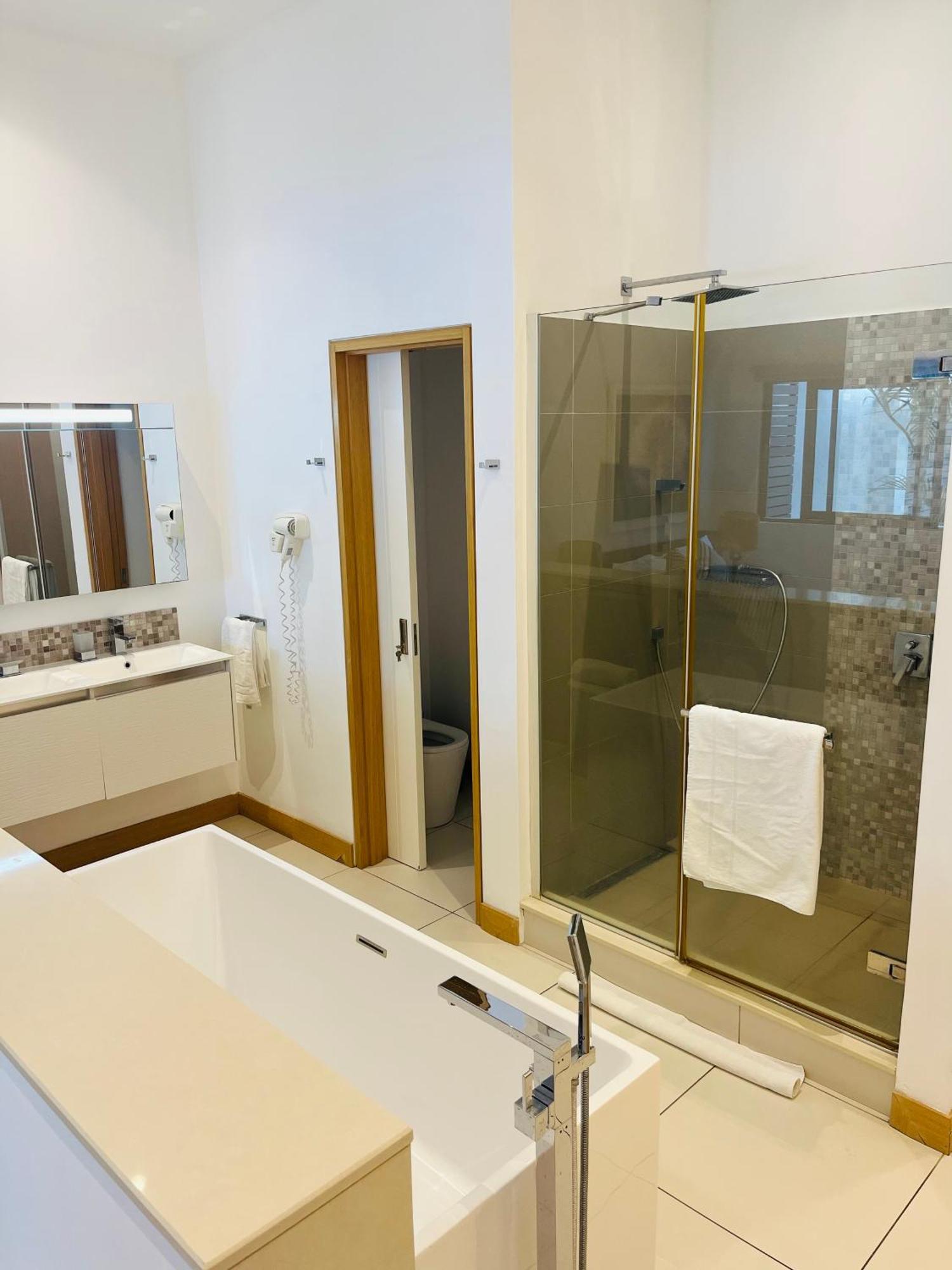 Special Offer Prime Seafront Apartment In Latitude, Black River 100 Mbps Fast Internet Connection Rivière Noire Eksteriør bilde
