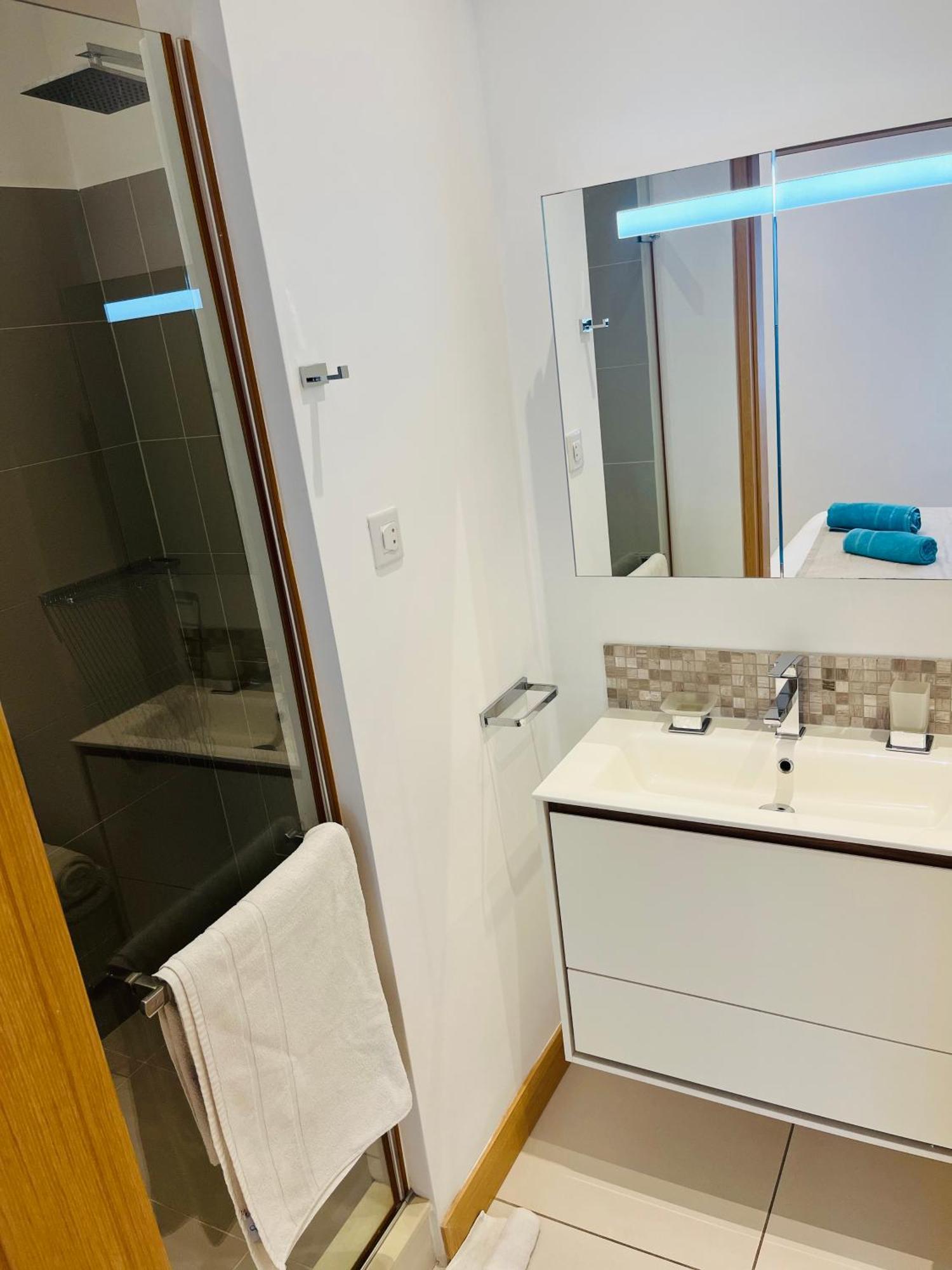 Special Offer Prime Seafront Apartment In Latitude, Black River 100 Mbps Fast Internet Connection Rivière Noire Eksteriør bilde